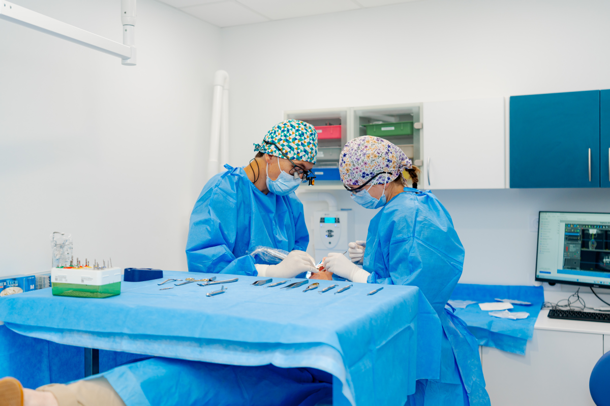 Chirurgie implantaire réalisée au cabinet dentaire d'Angers